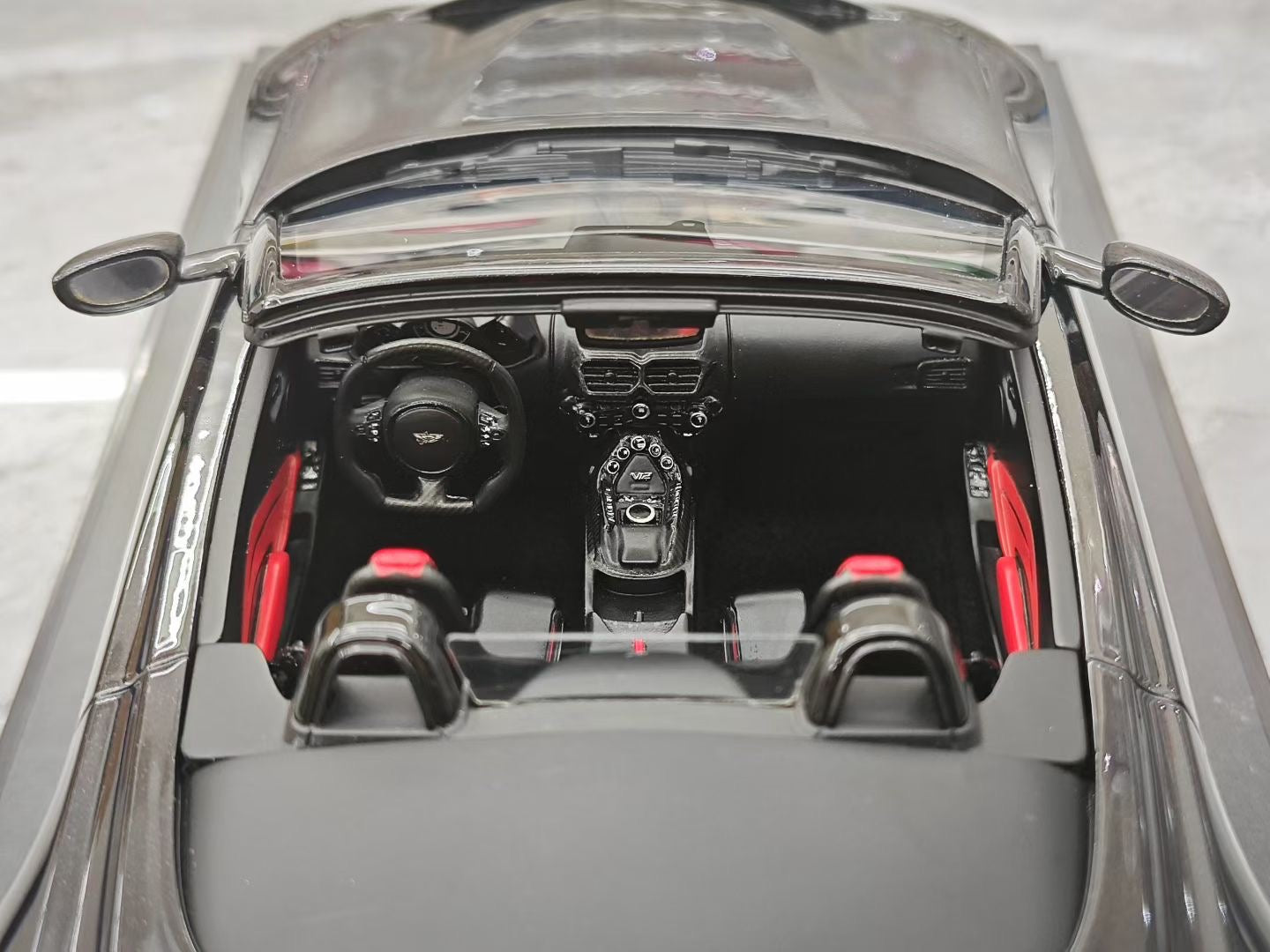 GT Spirit 1/18 Aston Martin V12