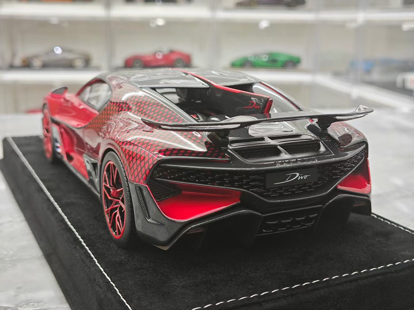 HH Model 1/18 Bugatti Divo Supercar