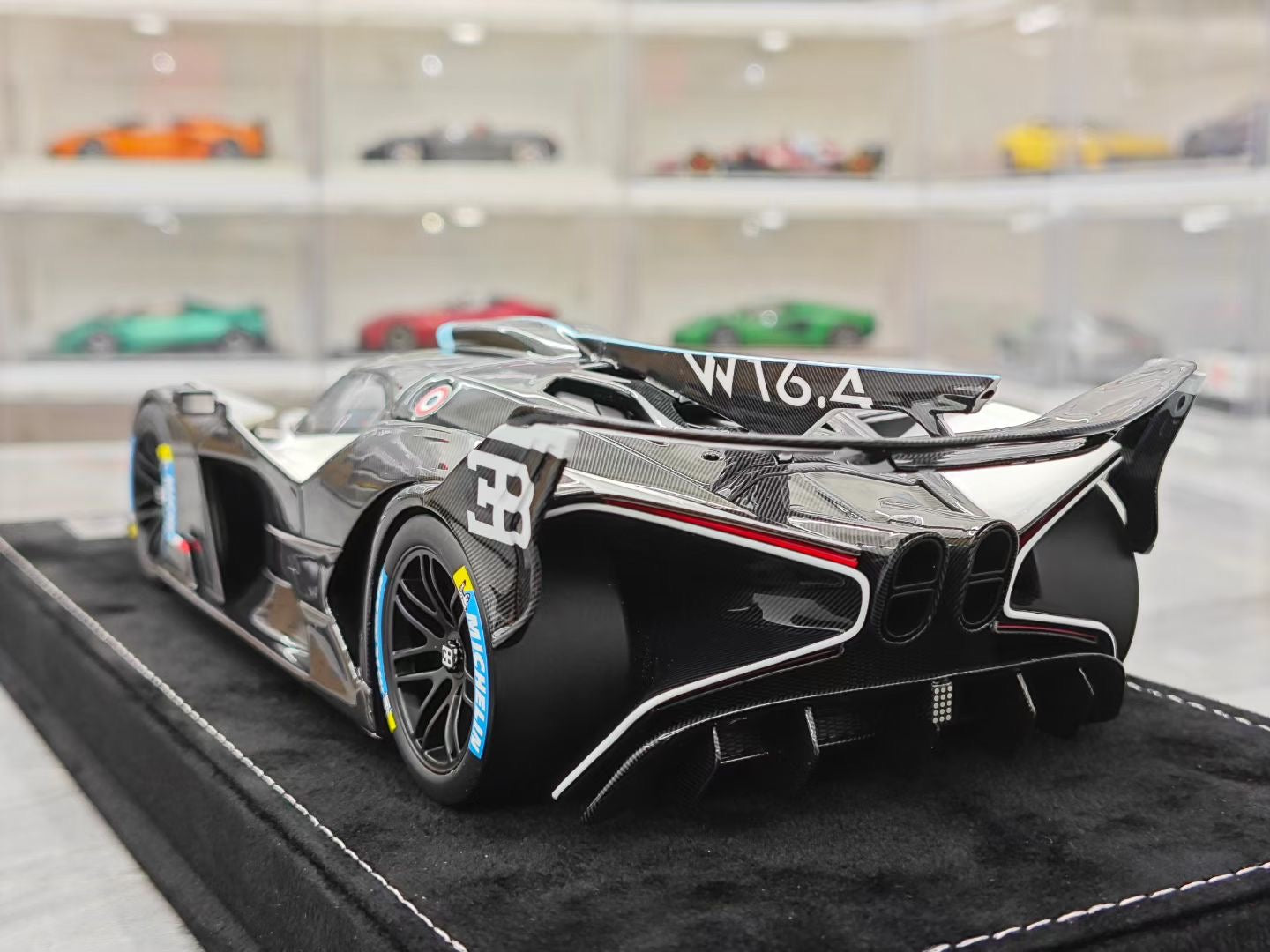 HH Model 1/18 Bugatti Bolide Fireball