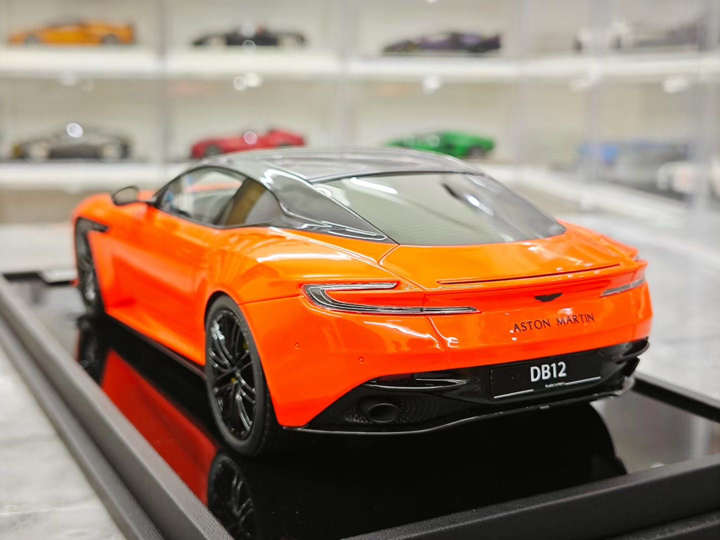 MH 1/18 Aston Martin DB12 COUPE
