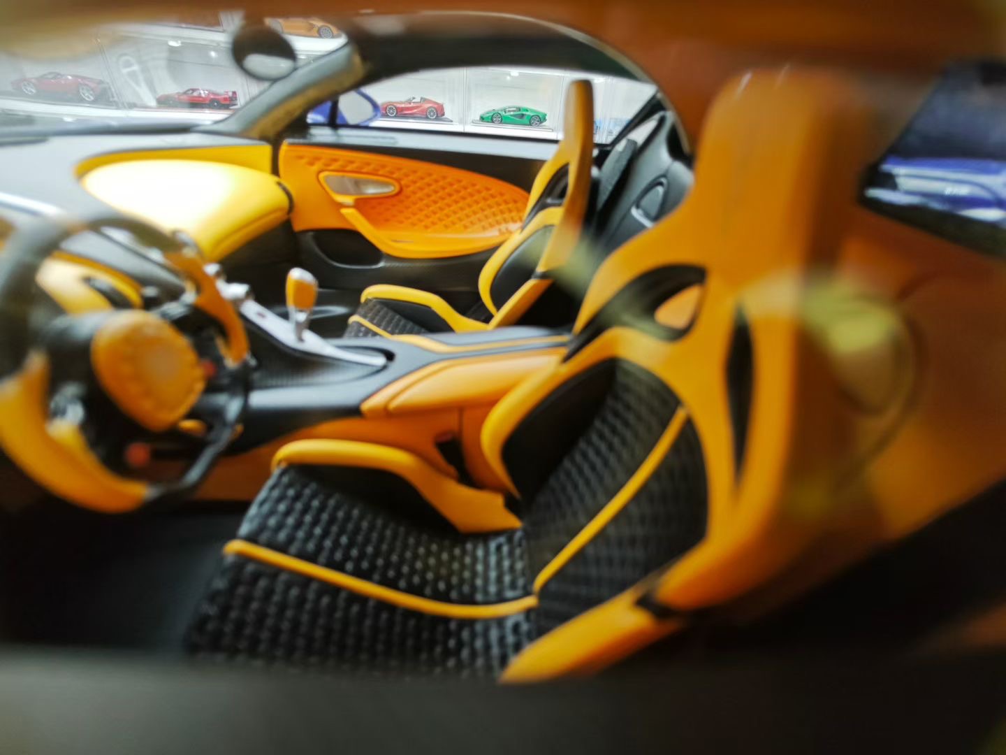 HH Model 1/18 Bugatti Divo Supercar