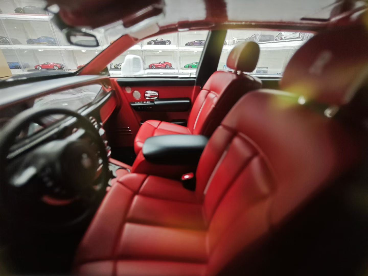 HH Model 1/18 Rolls-Royce Phantom VIII