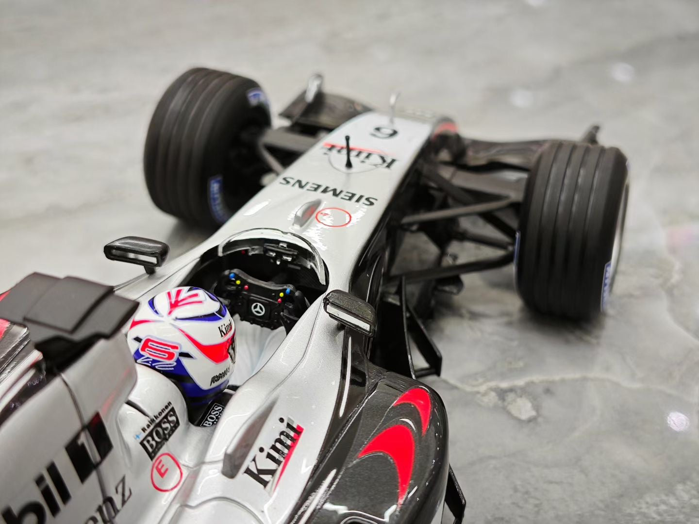 Minichamps 1/18 2004 McLaren MP4/19 Raikkonen F1