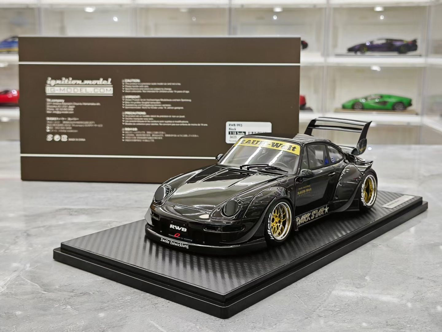 Maquette Voiture Porsche 993 RWB GT3 1:18 Rose électrique IG - Neuf Résine