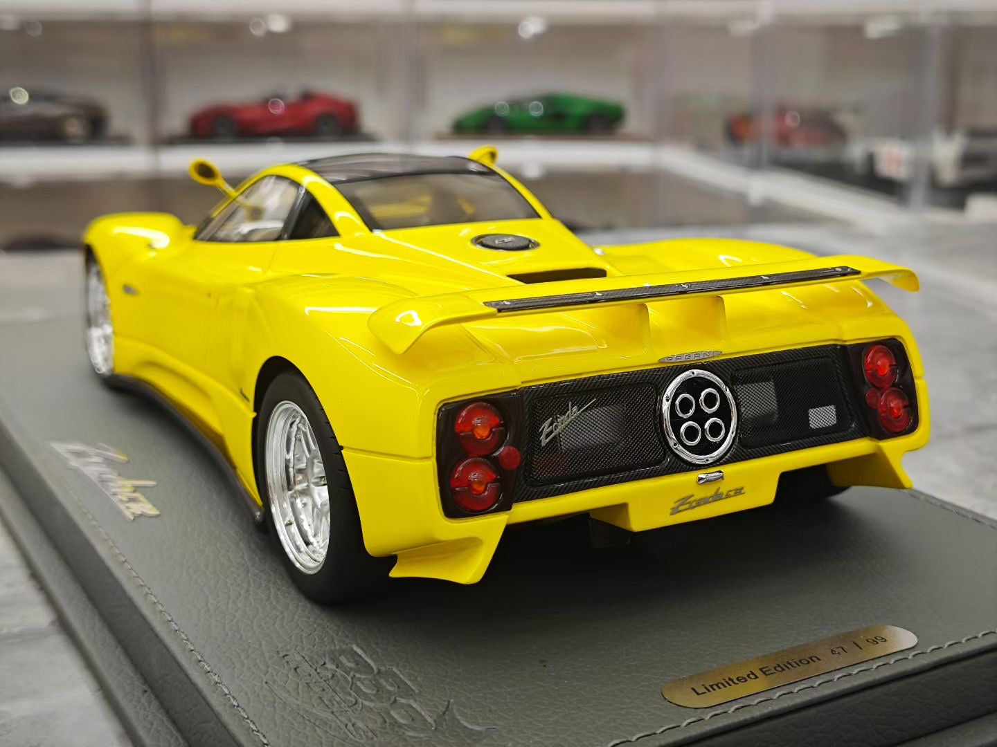 BBR 1/18 Pagani Zonda C12