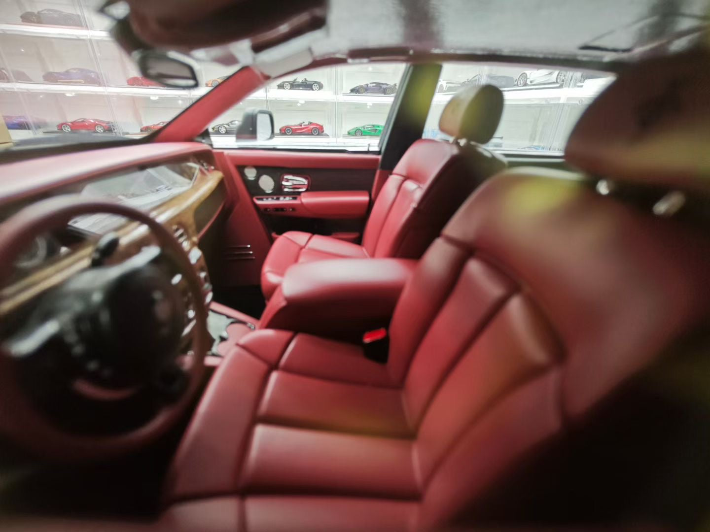 HH Model 1/18 Rolls-Royce Phantom VIII