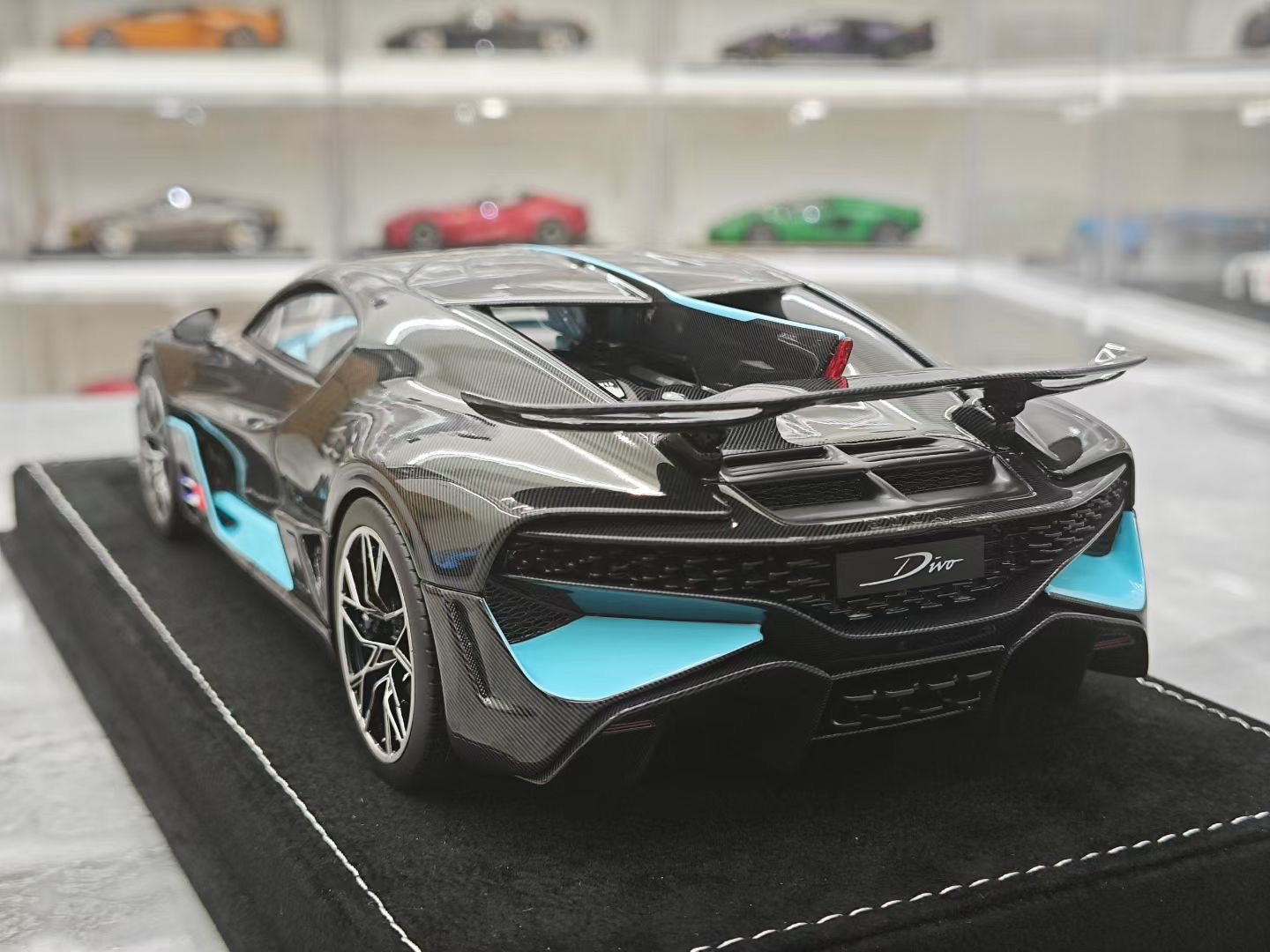 HH Model 1/18 Bugatti Divo Supercar
