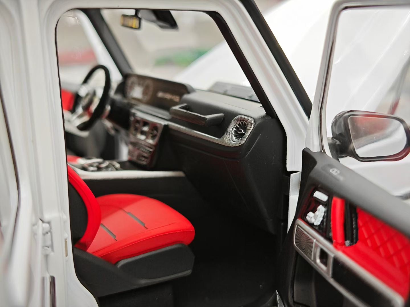 AR 1/18 Mercedes-AMG G63 Grand Edition