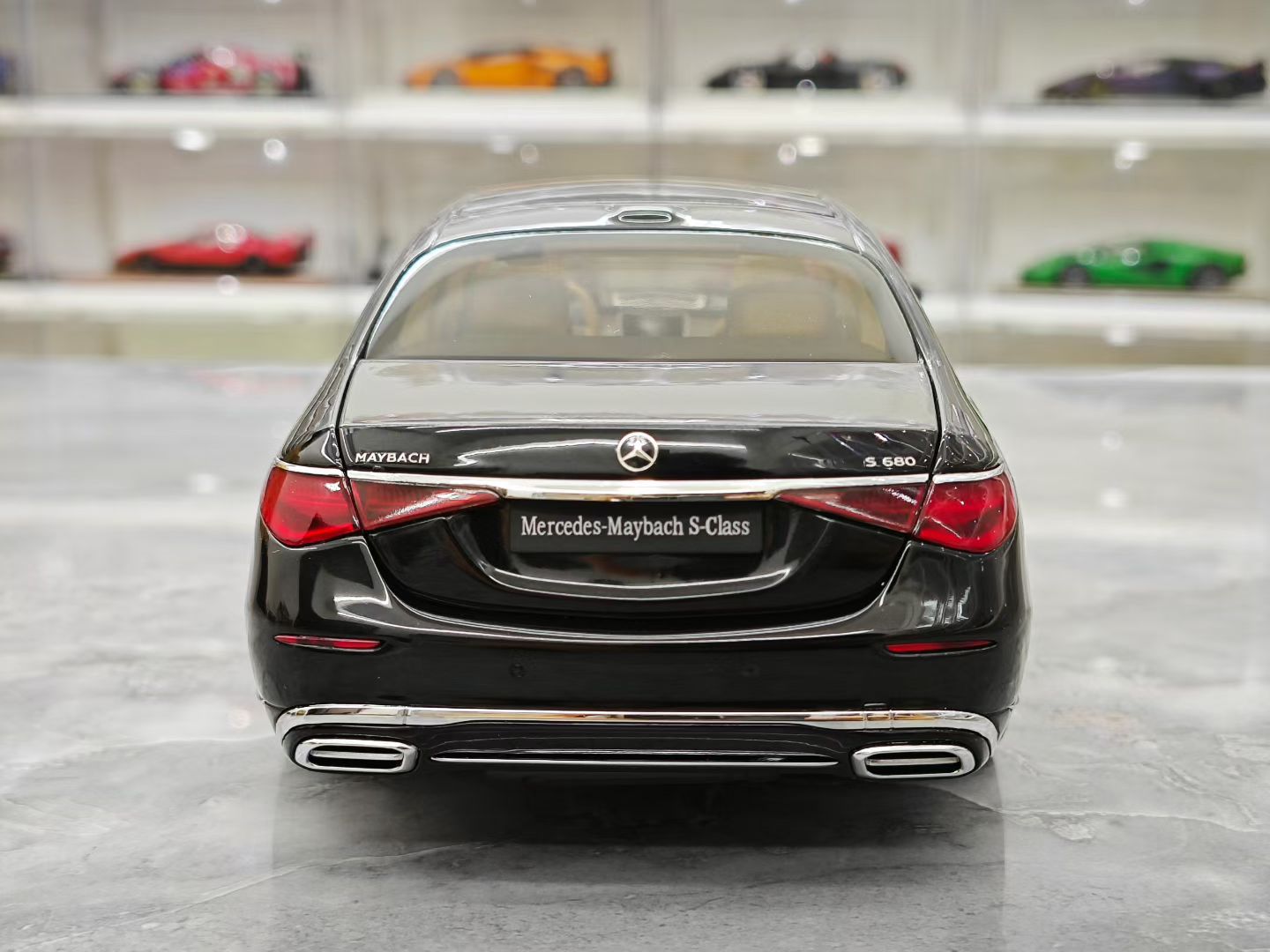 AR 1/18 Mercedes-Benz Maybach S-Class S680S