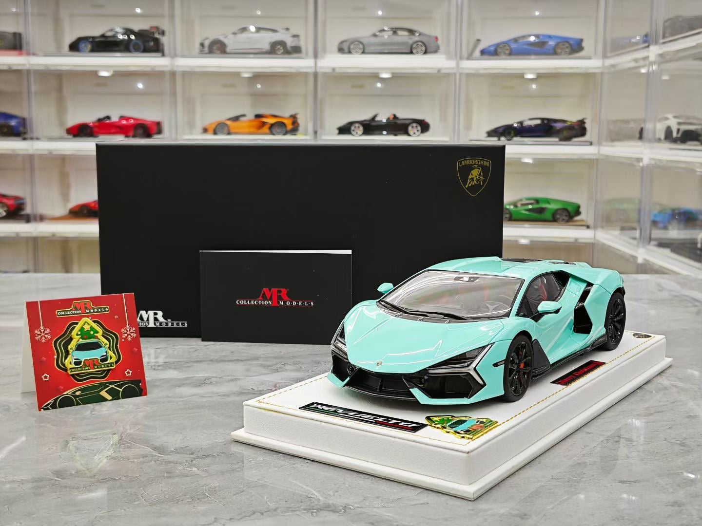 MR 1/18 Lamborghini Revuelto (Christmas Edition)