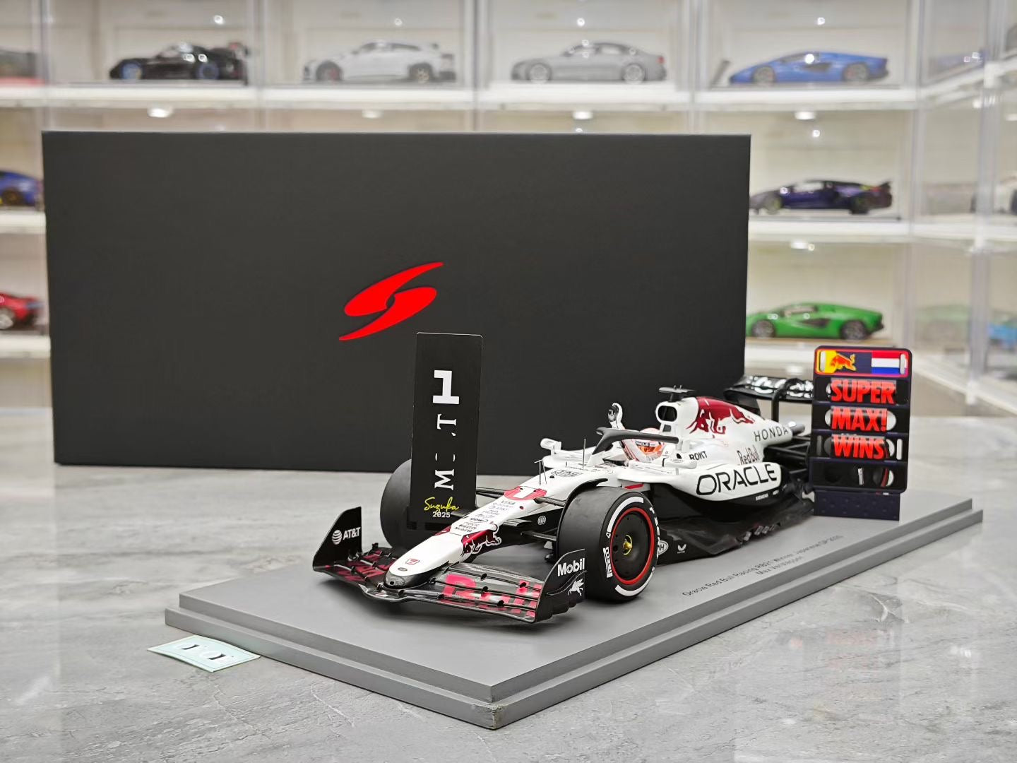Spark 1/18 2025 Japanese Grand Prix Winner - Max Verstappen