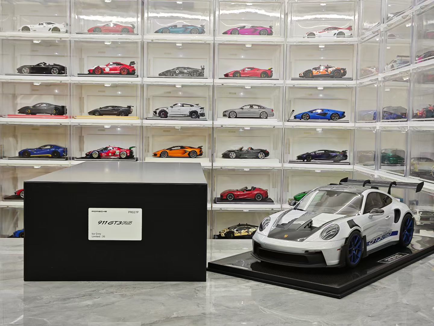 DM 1/8 Porsche 911 GT3RS Weissach Package Limited Edition Car Model