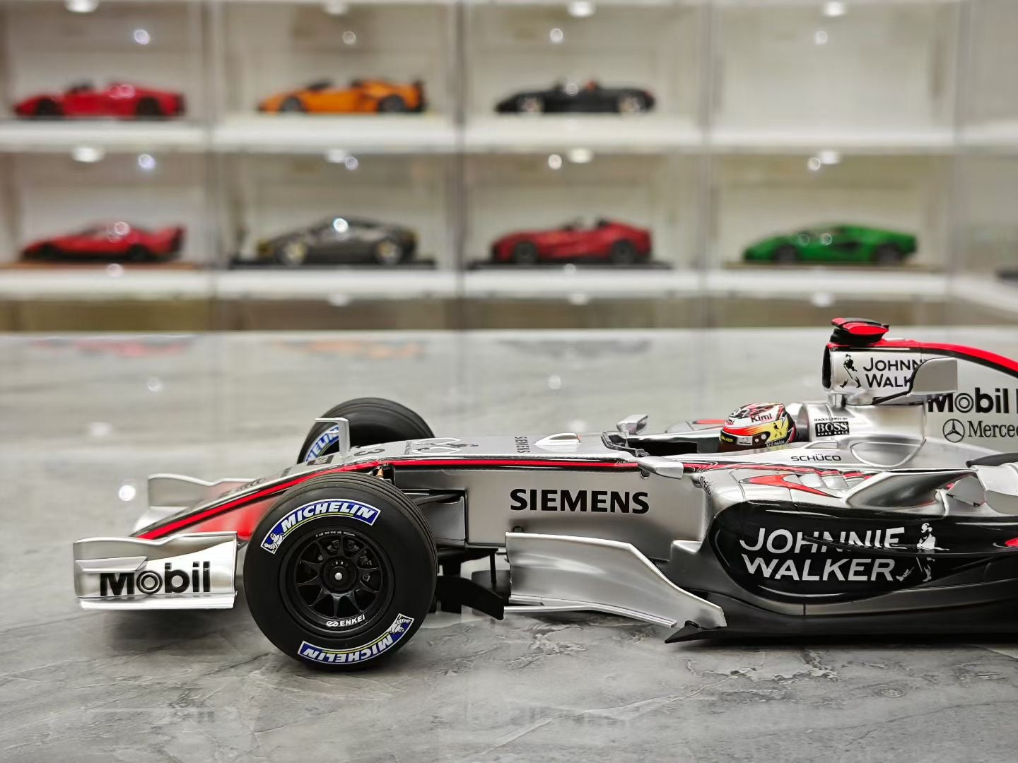 Minichamps 1/18 2006 McLaren MP4/21 Raikkonen F1 Diecast Model