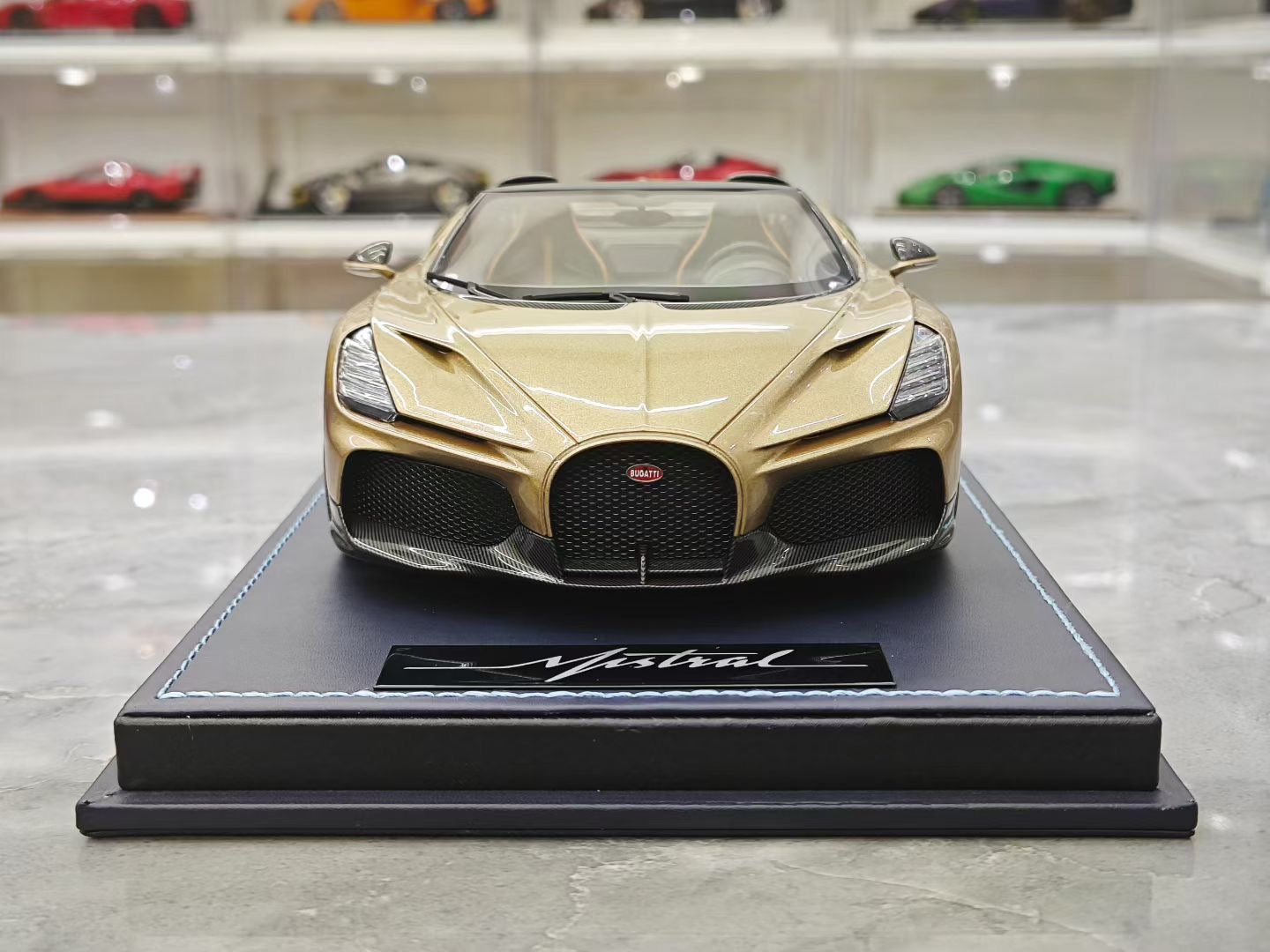 MR 1/18 Bugatti W16 Mistral Convertible