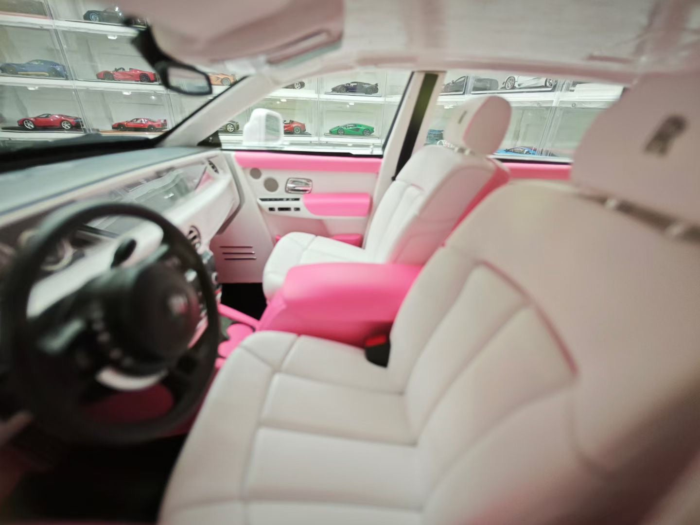 HH Model 1/18 Rolls-Royce Phantom VIII