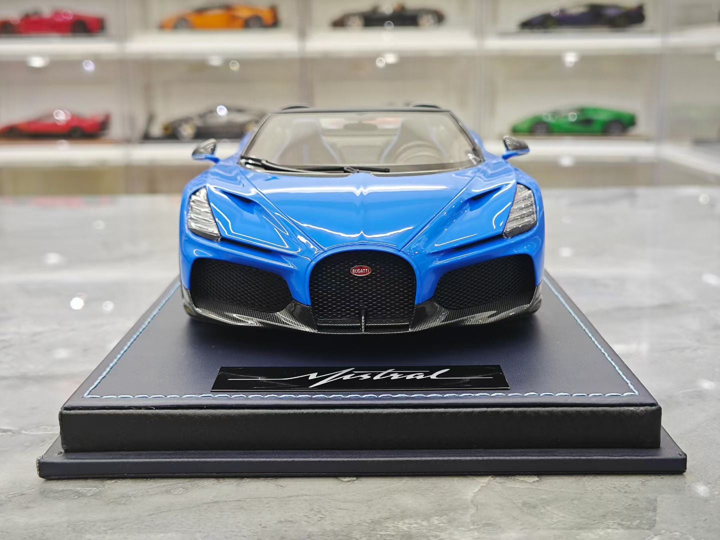 MR 1/18 Bugatti W16 Mistral Convertible