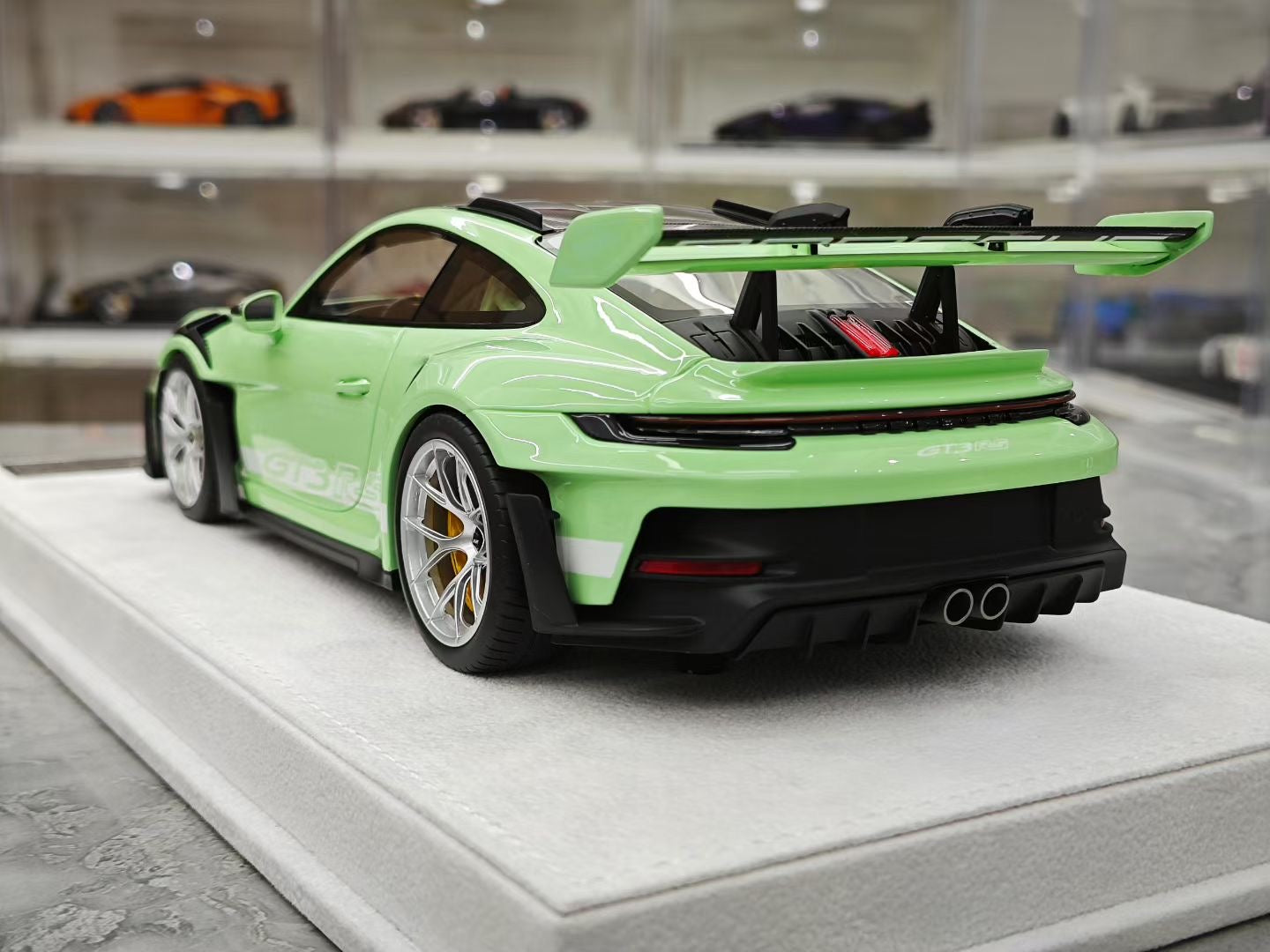 FUELME  1/18 Porsche 992 GT3 RS