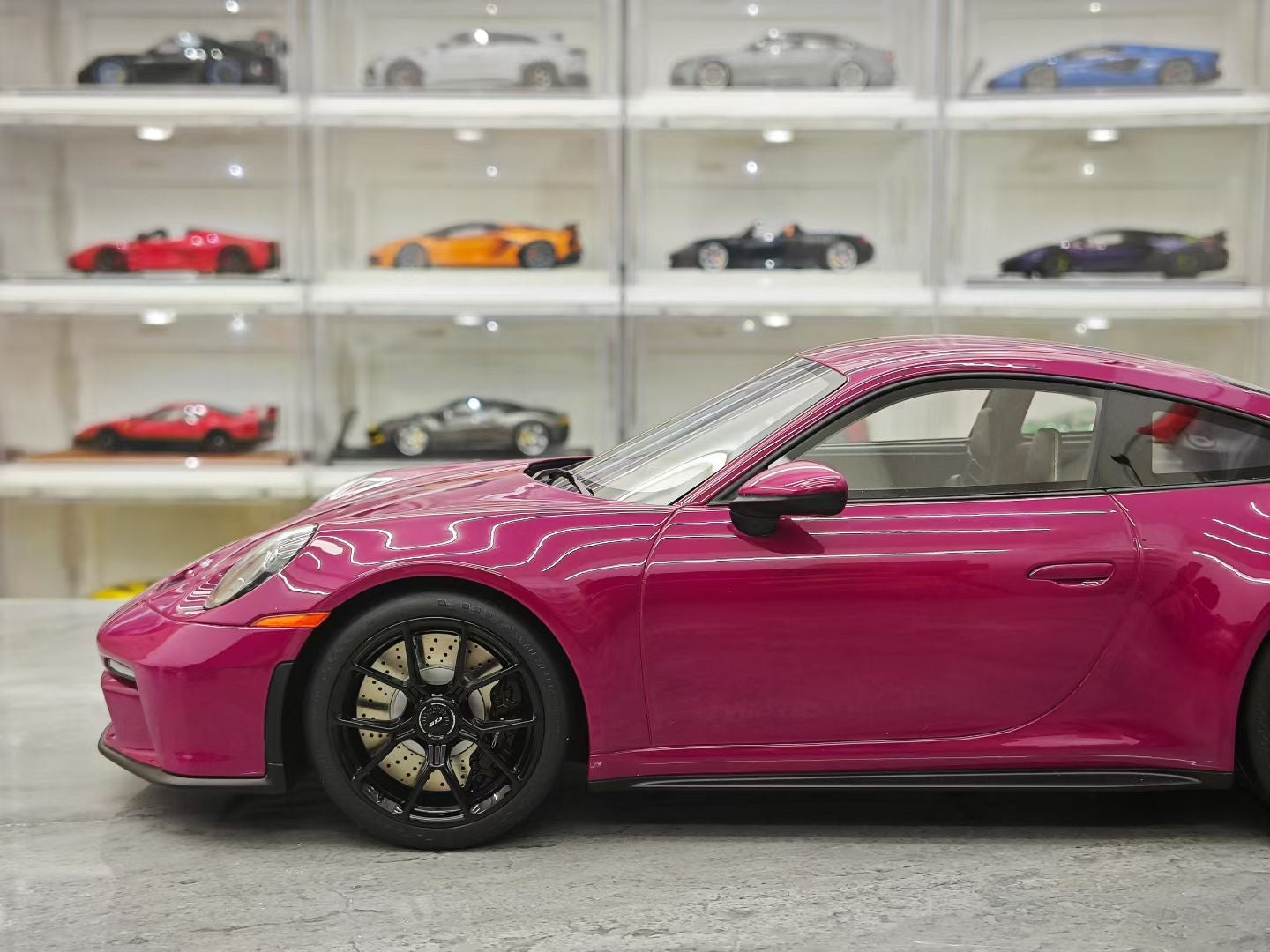 GT Spirit 1/12 Porsche 911 992 GT3