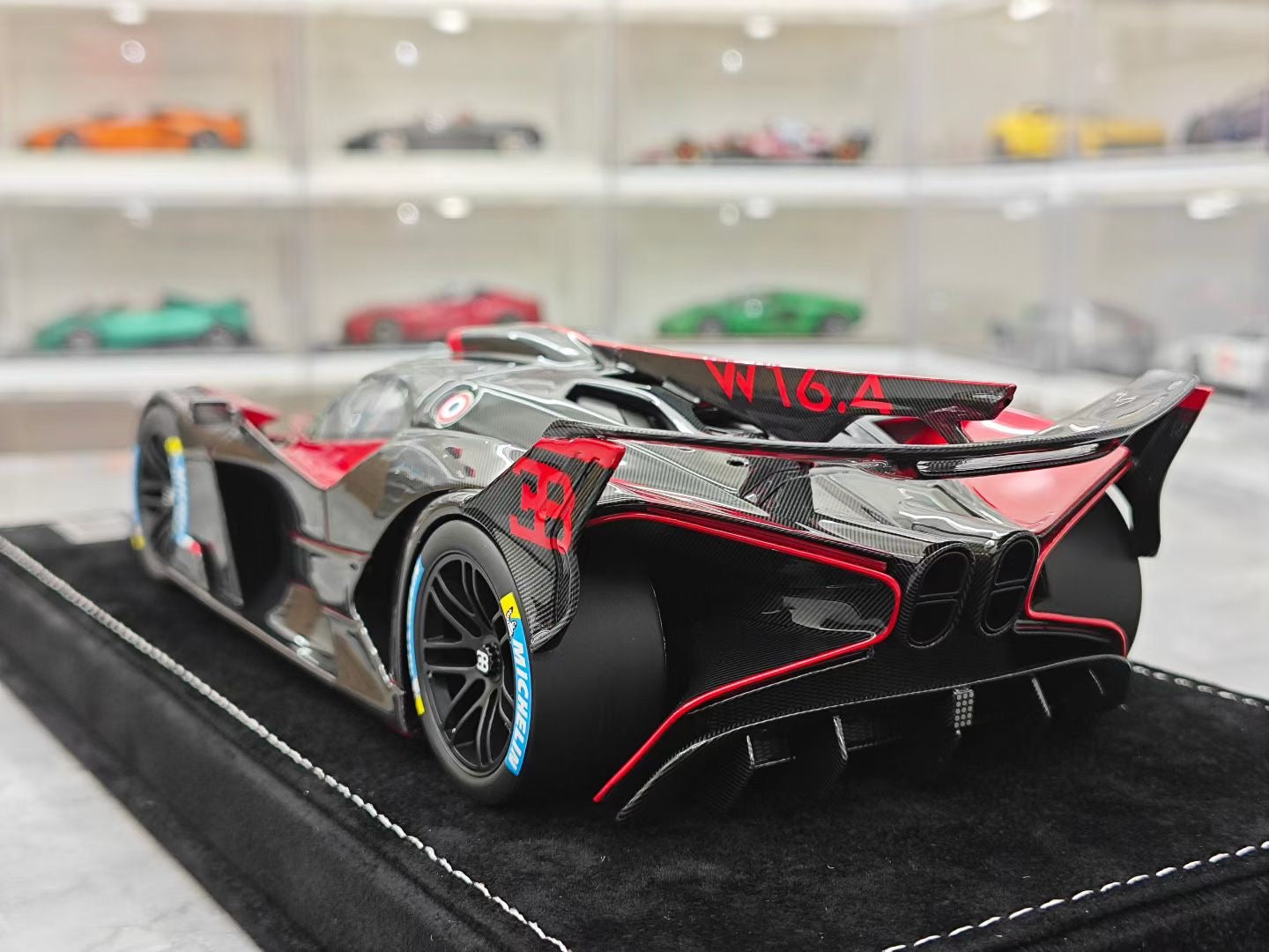 HH Model 1/18 Bugatti Bolide Fireball