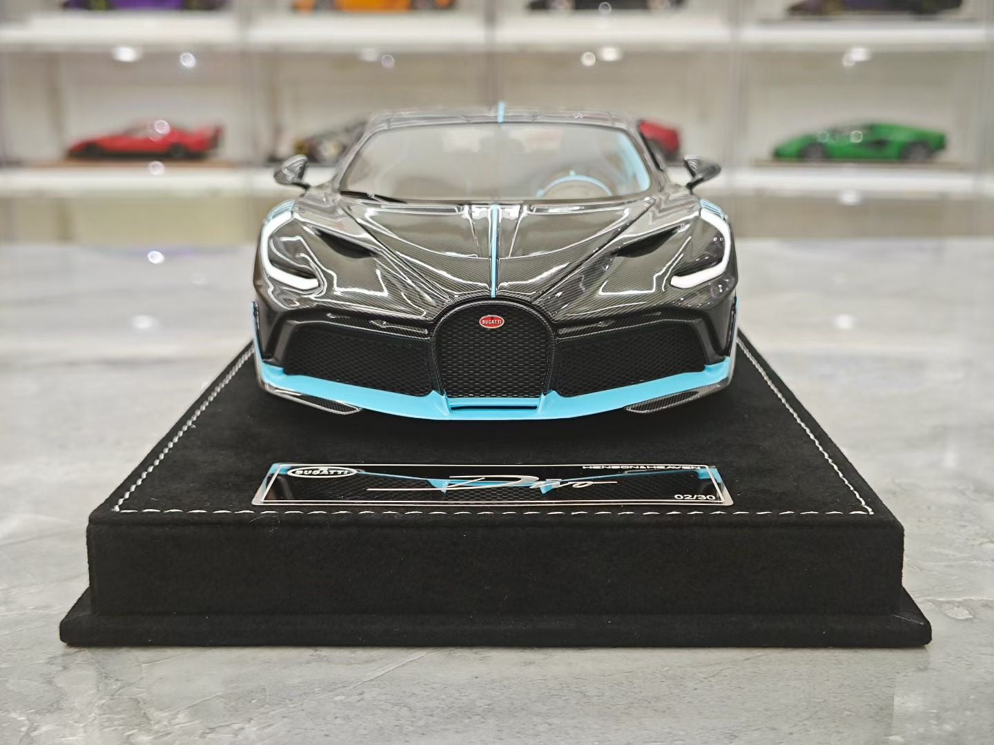 HH Model 1/18 Bugatti Divo Supercar
