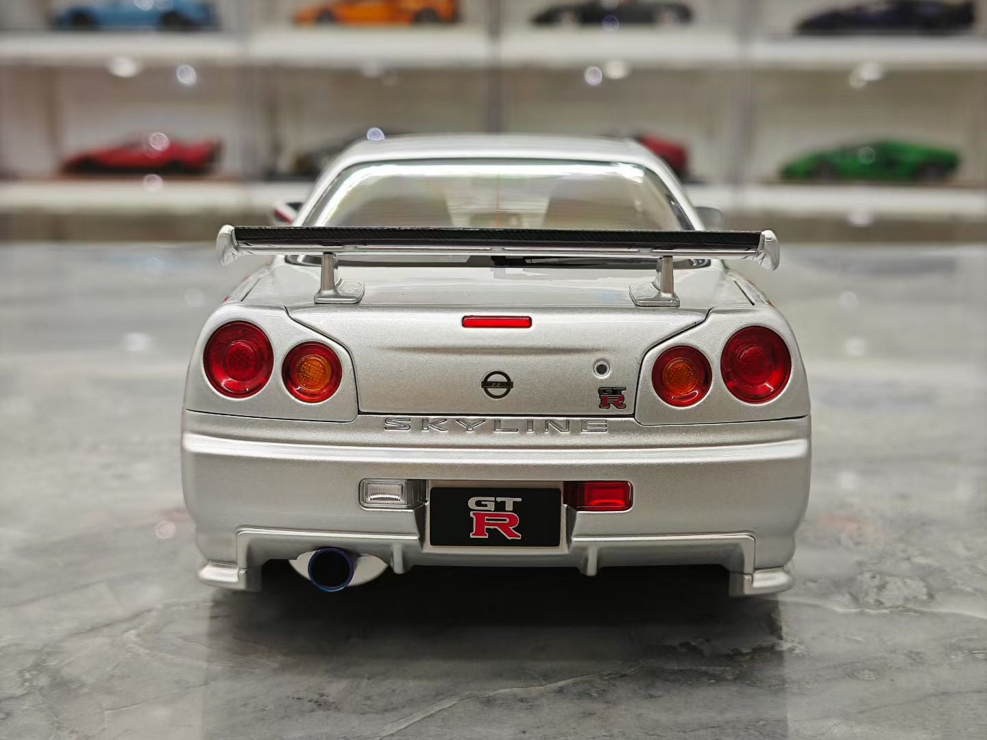 MOTORHELIX 1/18 Nissan GTR R34 Skyline