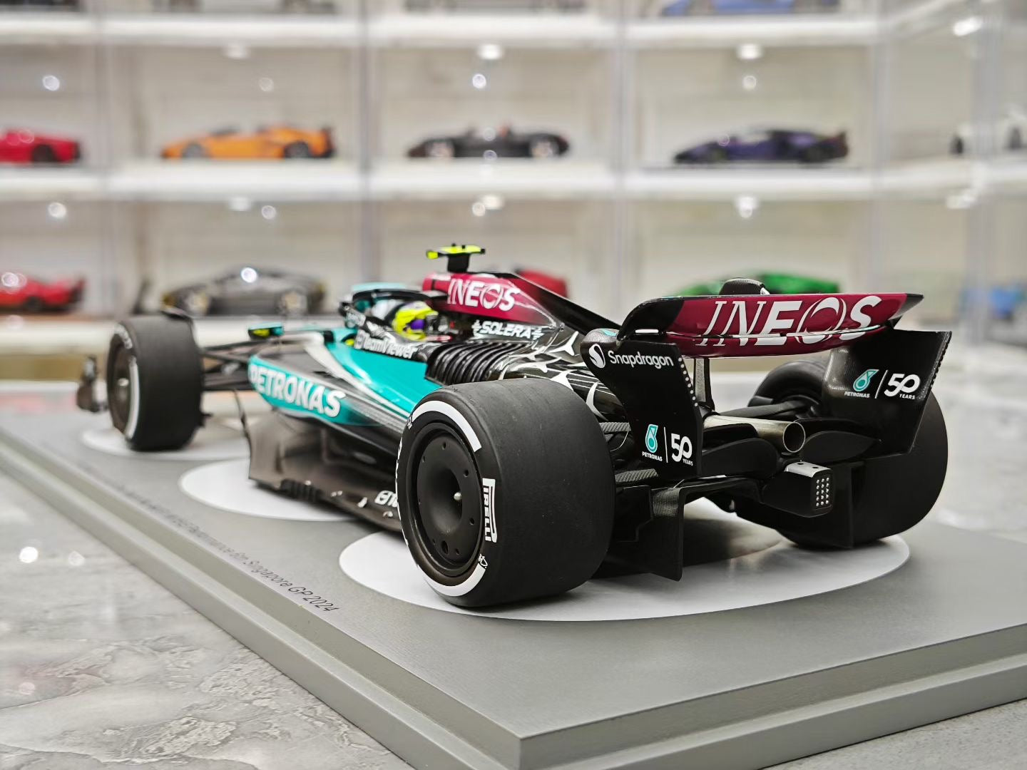 Spark 1/18 2024 Singapore Grand Prix - Hamilton