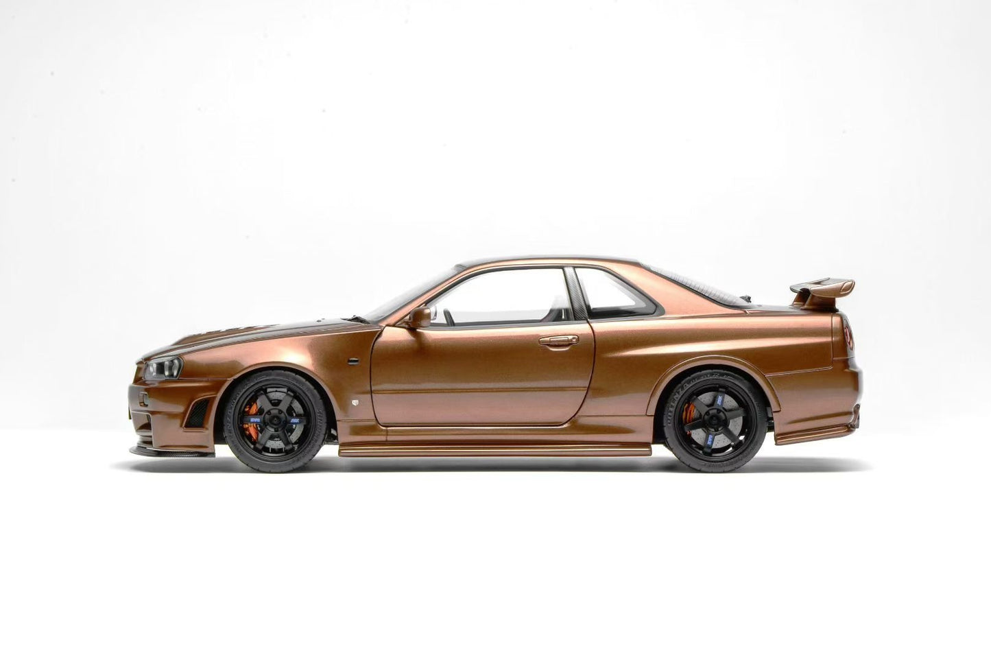 MOTORHELIX 1/18 Nissan Skyline GT-R (R34) CUSTOMIZED VERSION