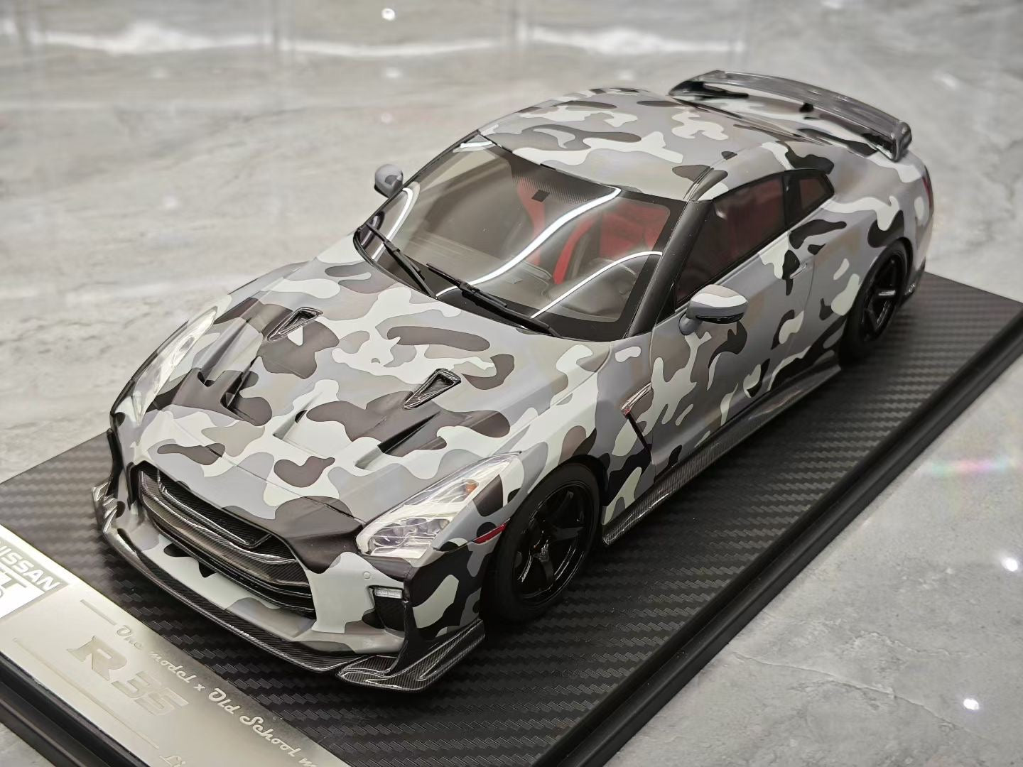 One model 1/18 Nissan GT-R R35