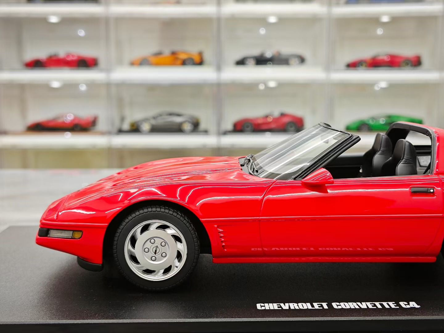GT Spirit 1/18 1995 Chevrolet Corvette C4