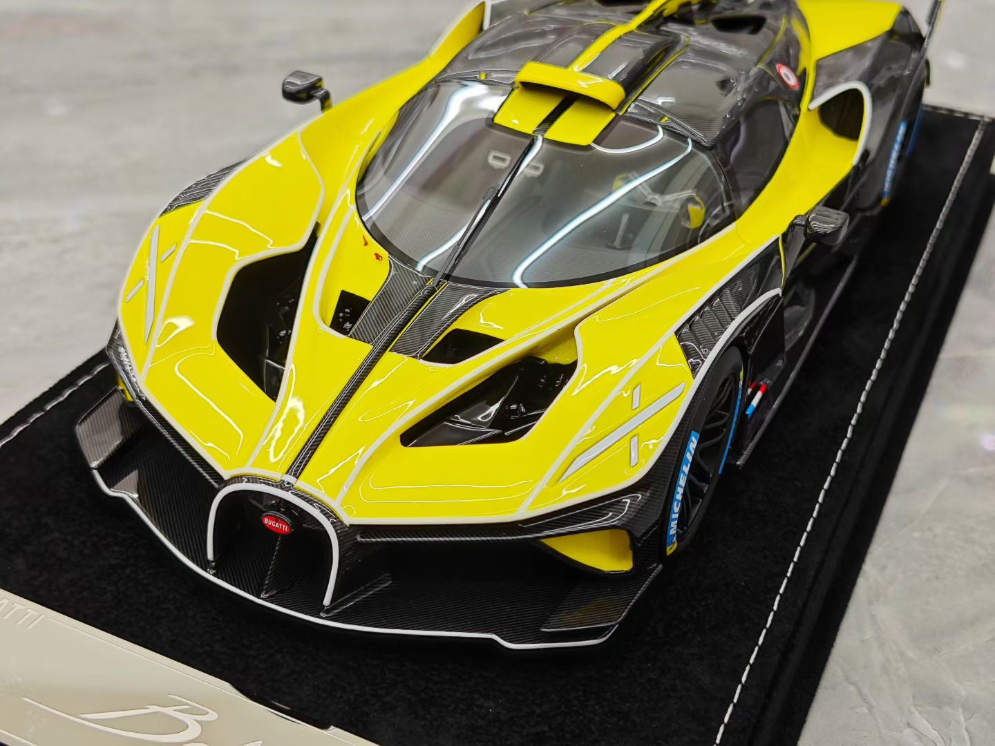 HH Model 1/18 Bugatti Bolide Fireball