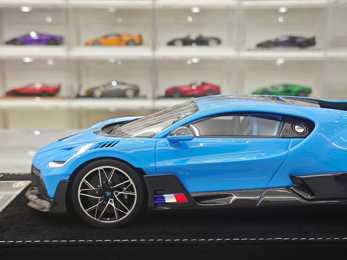 HH Model 1/18 Bugatti Divo Supercar