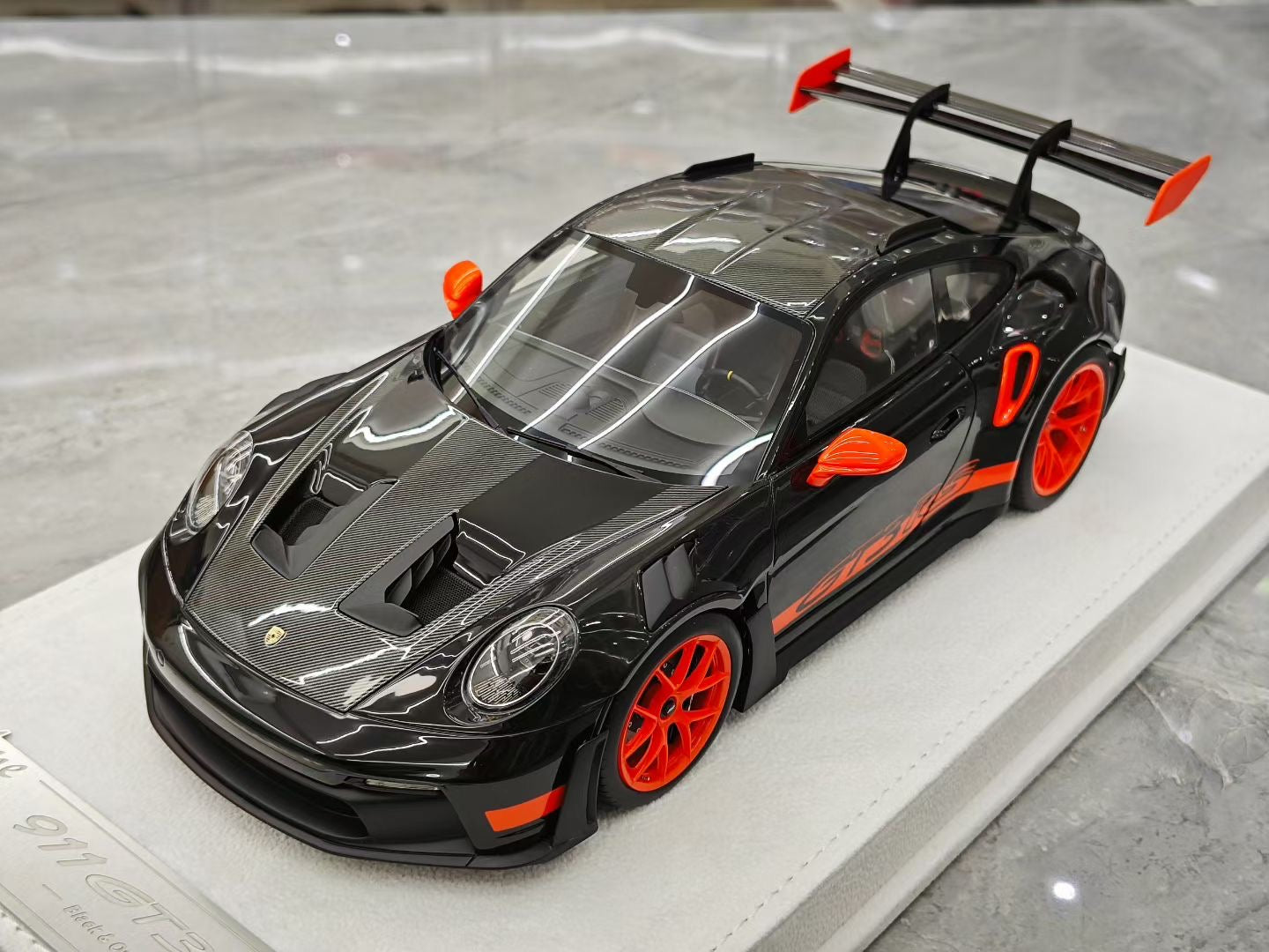 FUELME  1/18 Porsche 992 GT3 RS