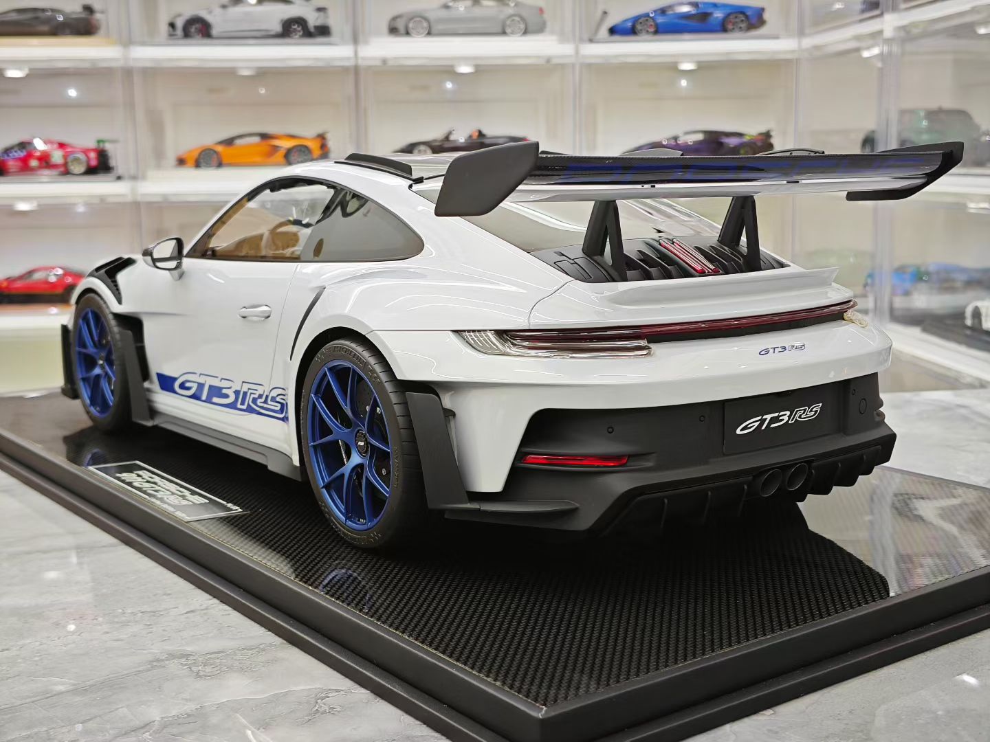 DM 1/8 Porsche 911 GT3RS Weissach Package Limited Edition Car Model