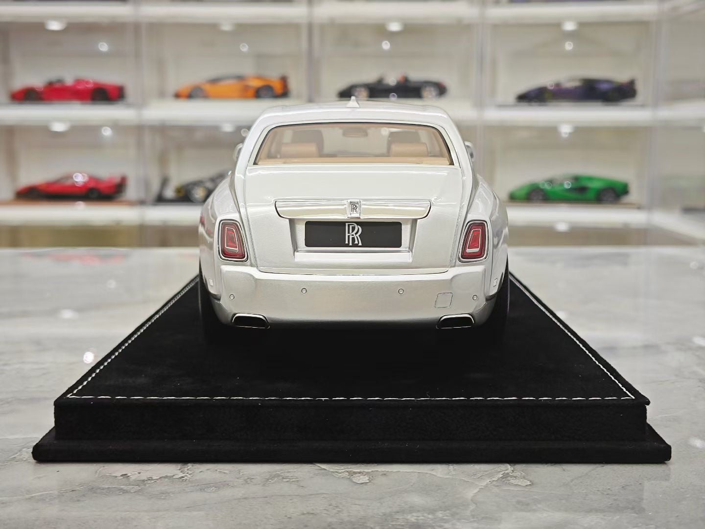 HH Model 1/18 Rolls-Royce Phantom VIII