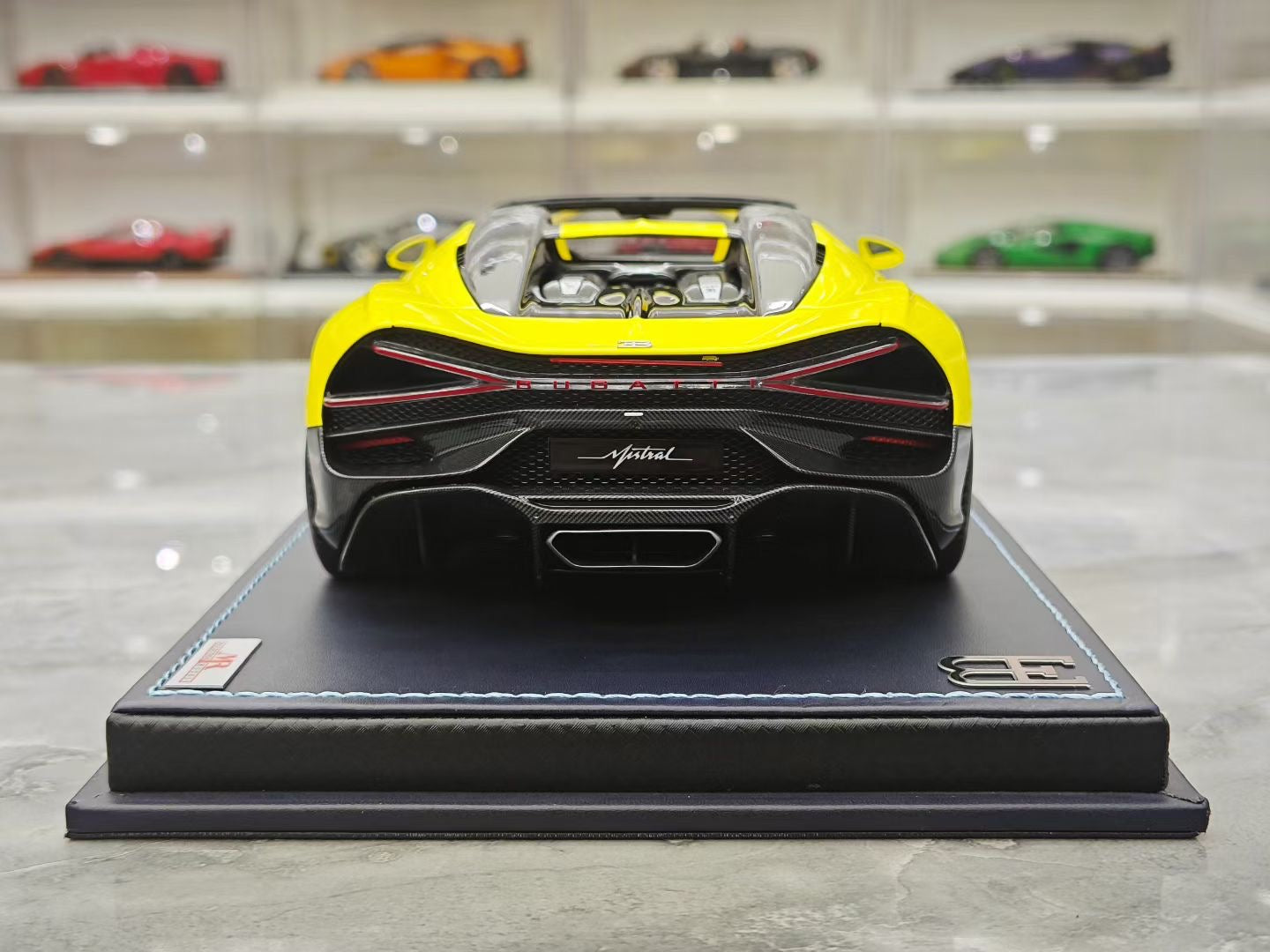 MR 1/18 Bugatti W16 Mistral Convertible