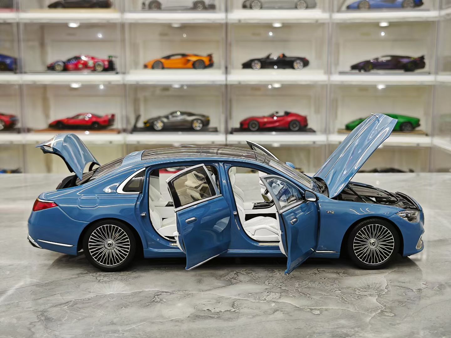 AR 1/18 Mercedes-Benz Maybach S-Class S680S