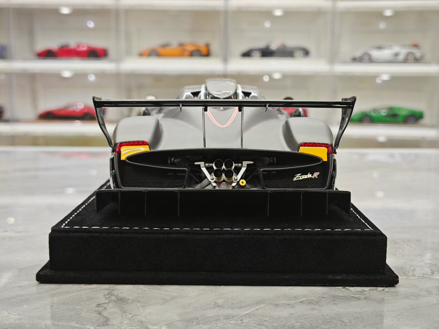 HH Model 1/18 Pagani Zonda R Evolution model