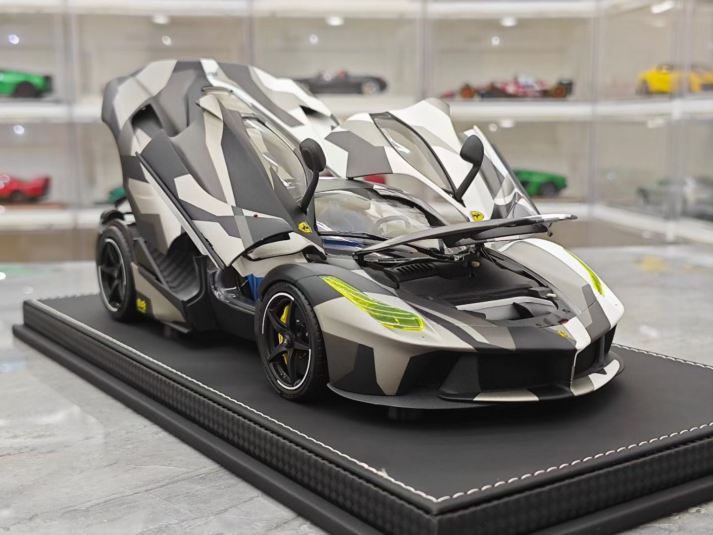 BBR 1/18 Ferrari LaFerrari Alloy Fully Deployed