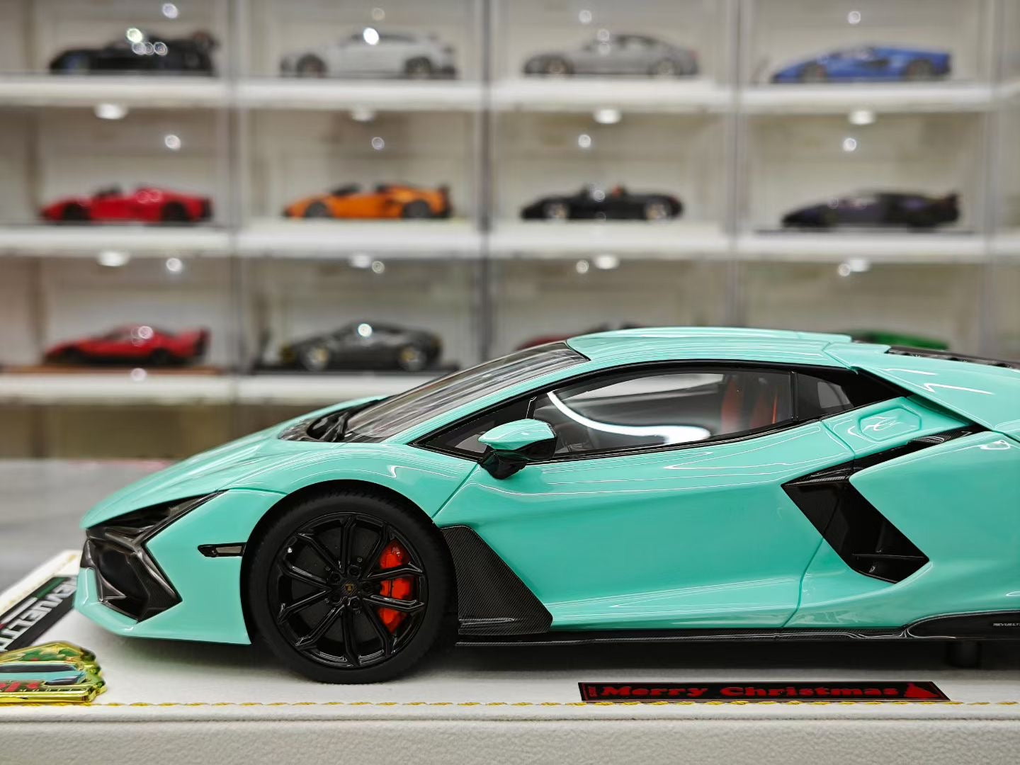 MR 1/18 Lamborghini Revuelto (Christmas Edition)