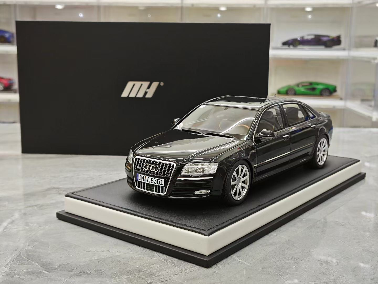 MOTORHELIX 1/18 2008 Audi A8 W12 Resin