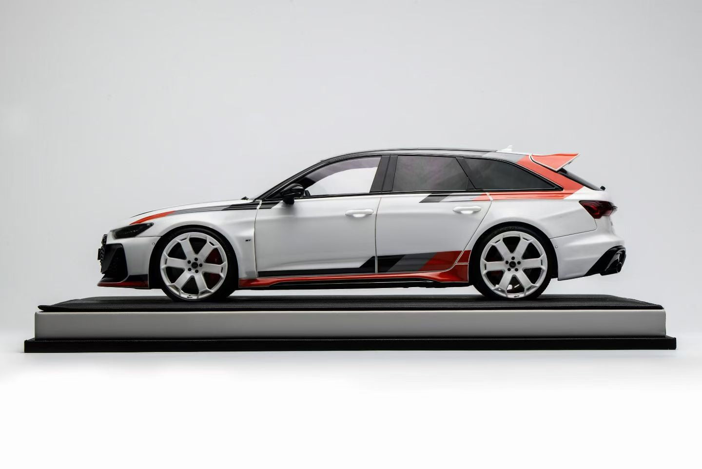 Motorolax 18 scale resin model kits are now available for pre-order! Audi RS 6 Avant GT Acona White/Black/Orange Decals