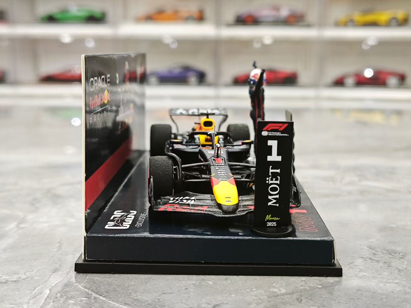 Minichamps 2025 Italian GP (Monza) Red Bull RB21 – Max Verstappen – F1 Special Edition 1:43