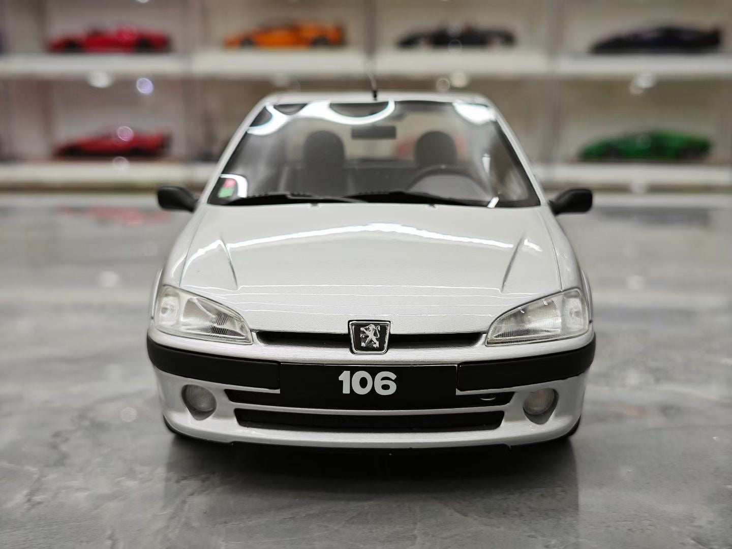 OTTO 1/18 Peugeot 106 Resin