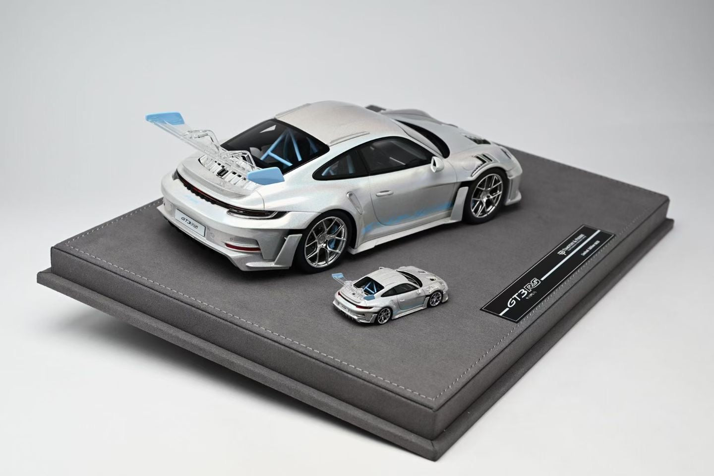 T & P's high-end resin Porsche 911 GT3 RS Sonderwunsch, now in stock in 1/18 and 1/64 scales.