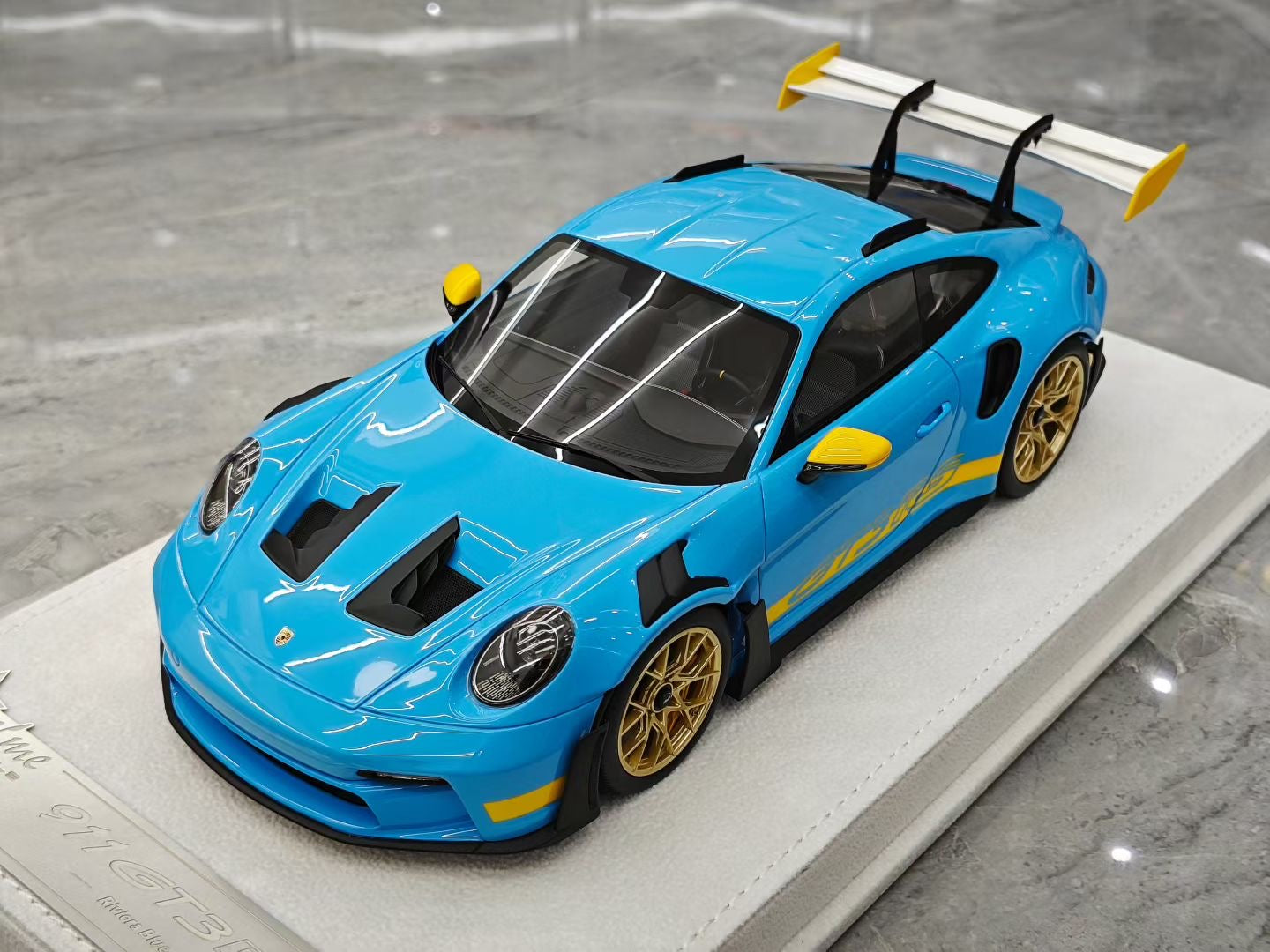 FUELME  1/18 Porsche 992 GT3 RS