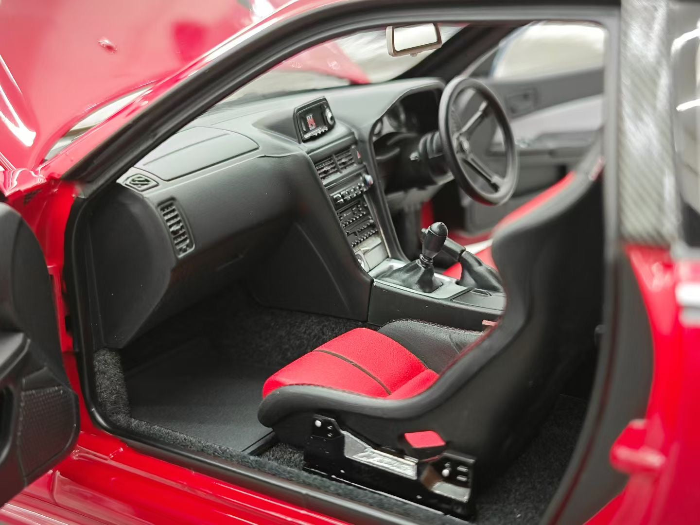 MOTORHELIX  1/18 Nissan GTR R34 Skyline