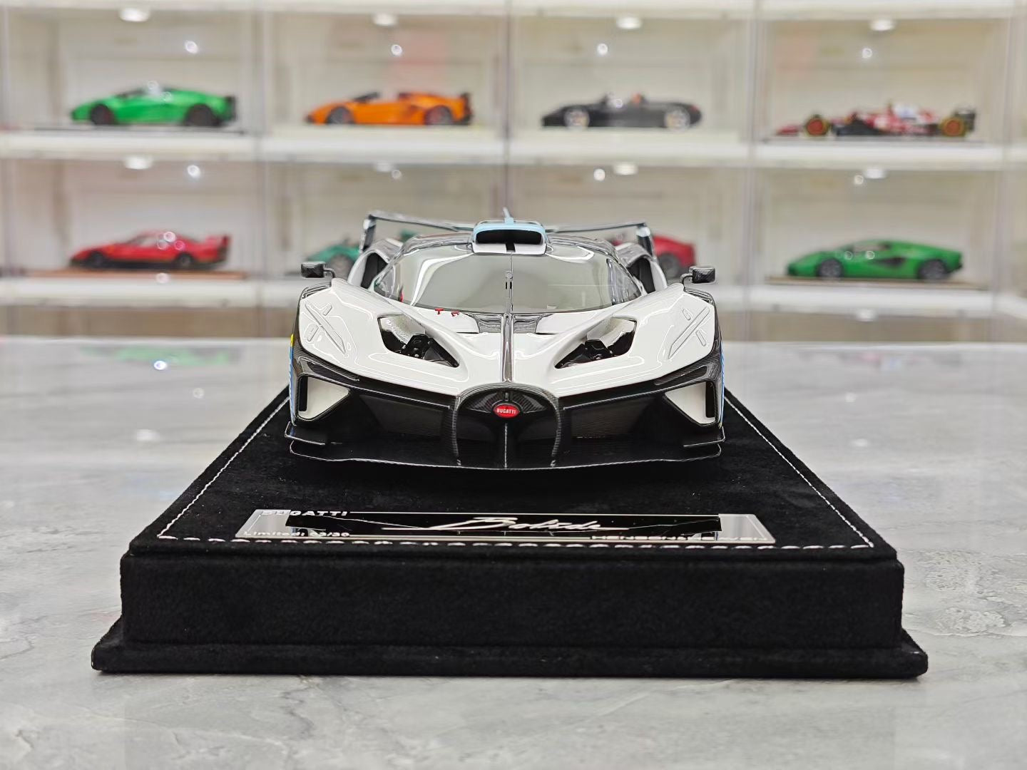 HH Model 1/18 Bugatti Bolide Fireball
