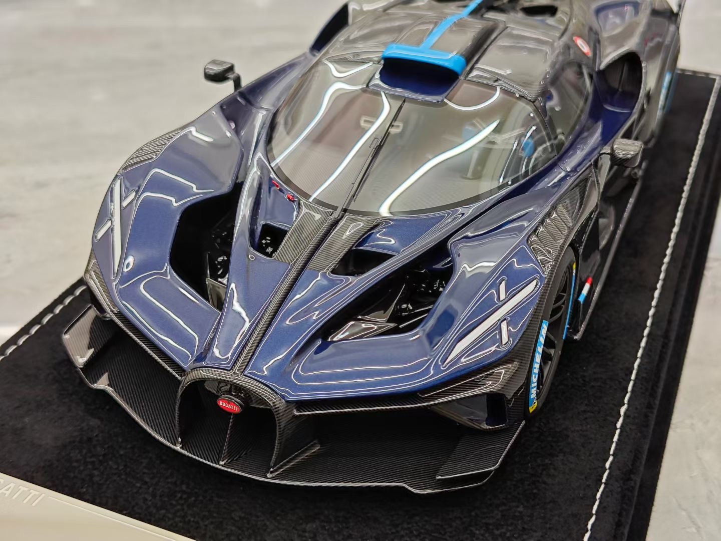 HH Model 1/18 Bugatti Bolide Fireball