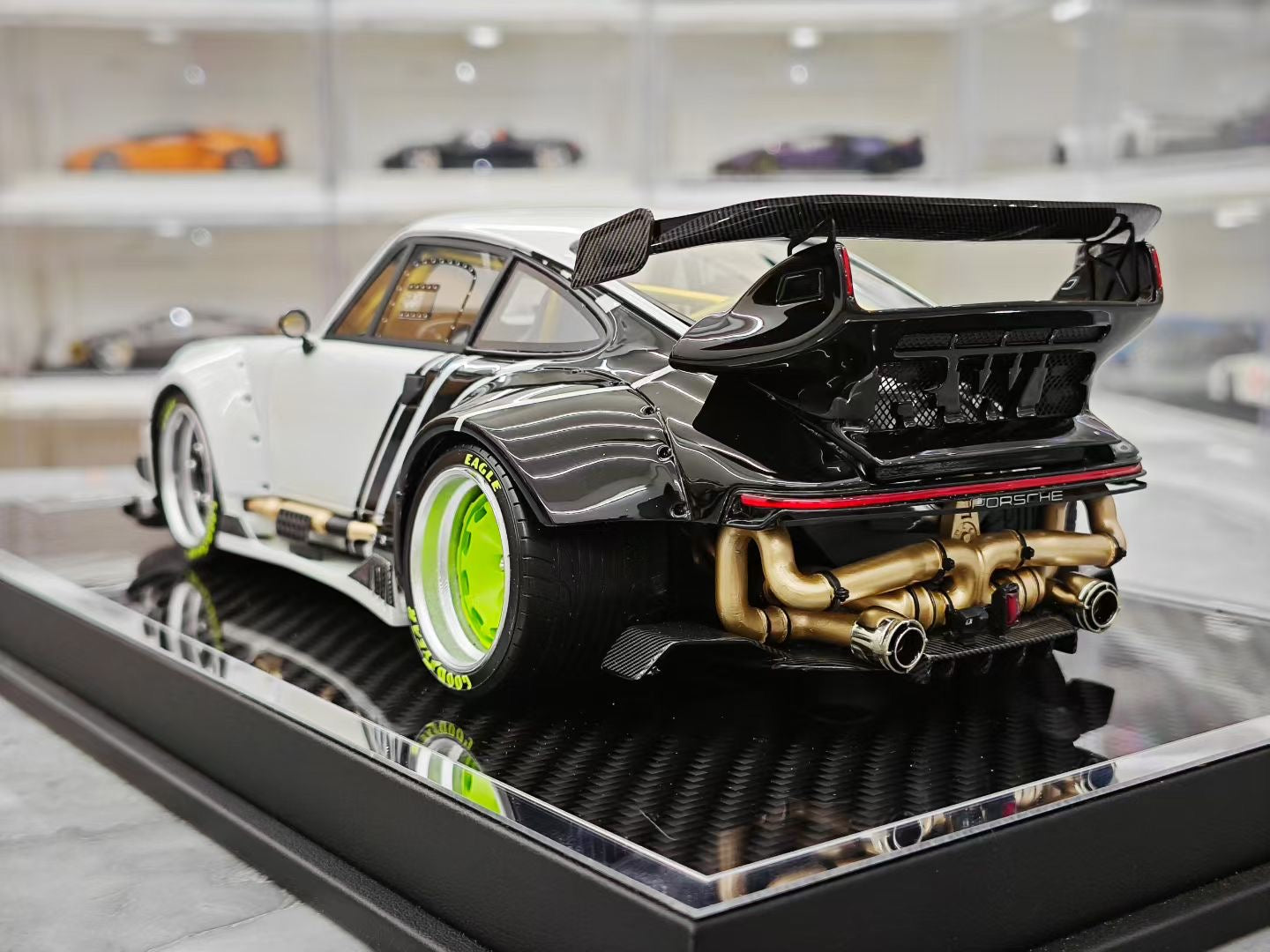 MCM 1/18 heavily modified Porsche 964 RWB widebody