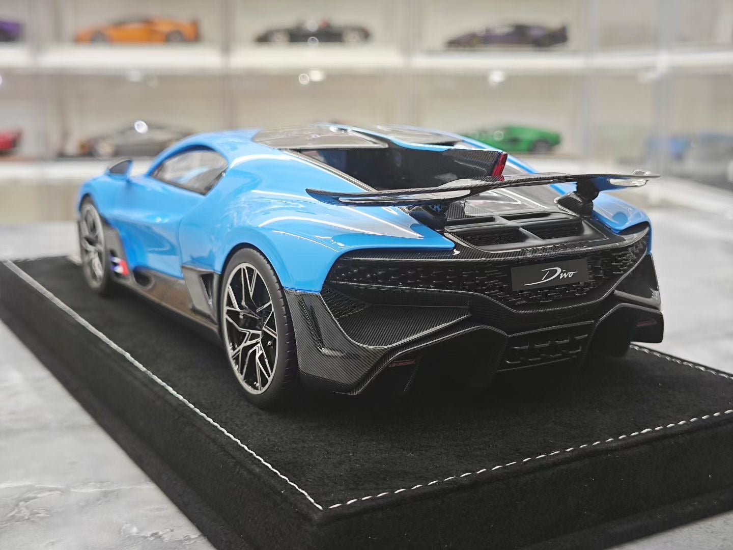 HH Model 1/18 Bugatti Divo Supercar